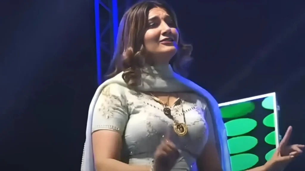 Sapna Chaudhary के धमाकेदार डांस ने मचाया तहलका, 'मटक चालूंगी' गाने पर झूम उठे फैंस