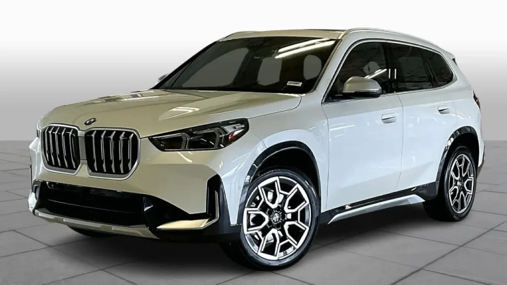 BMW X1: भारत में सबसे बेहतरीन कॉम्पैक्ट SUV, जानें फीचर्स, इंजन और कीमत