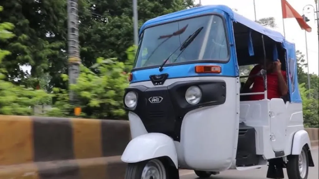 मात्र ₹3.26 लाख में लॉन्च हुई Bajaj GoGo EV, मिलेगी 251 KM की शानदार रेंज, ऐसे करें बुक