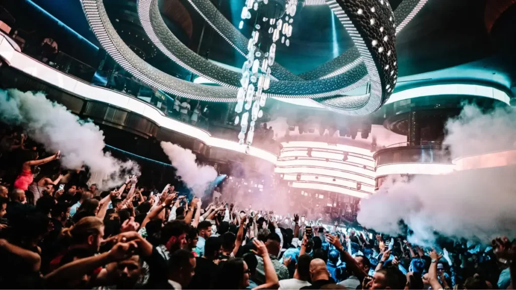 Delhi NCR Nightlife: दिल्ली की इन जगहों की नाइटलाइफ पेरिस से कम नहीं, रात में दिखता है विदेशी नजारा