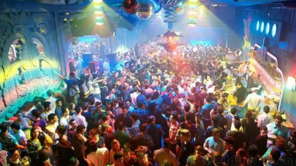 Delhi NCR Nightlife: दिल्ली की इन जगहों की नाइटलाइफ पेरिस से कम नहीं, रात में दिखता है विदेशी नजारा