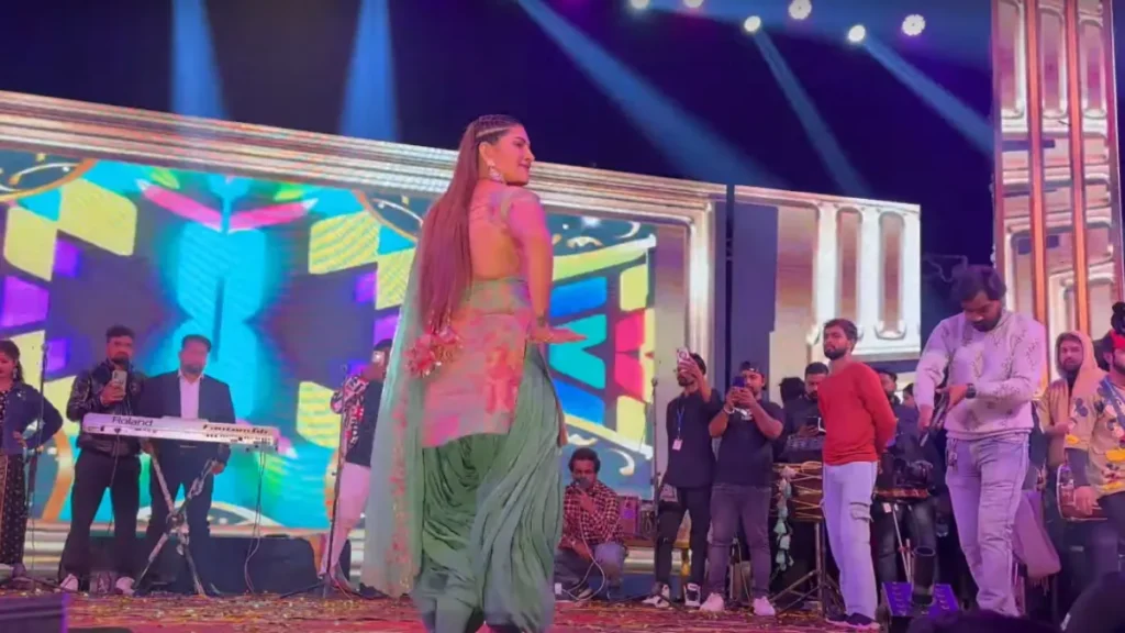 Sapna Choudhary का धमाकेदार डांस: ‘छोरी मैं हरियाणे की’ ने जीता हर दिल, मचाया सोशल मीडिया पर तहलका