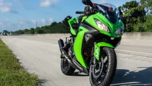 2025 Kawasaki Ninja 300 भारत में लॉन्च, बड़े Updates के साथ फिर बनी युवाओं की पसंद