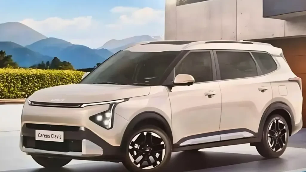 Kia Carens Clavis भारत में ₹11.49 लाख में लॉन्च: जानें सभी वैरिएंट्स, इंजन और प्रीमियम फीचर्स