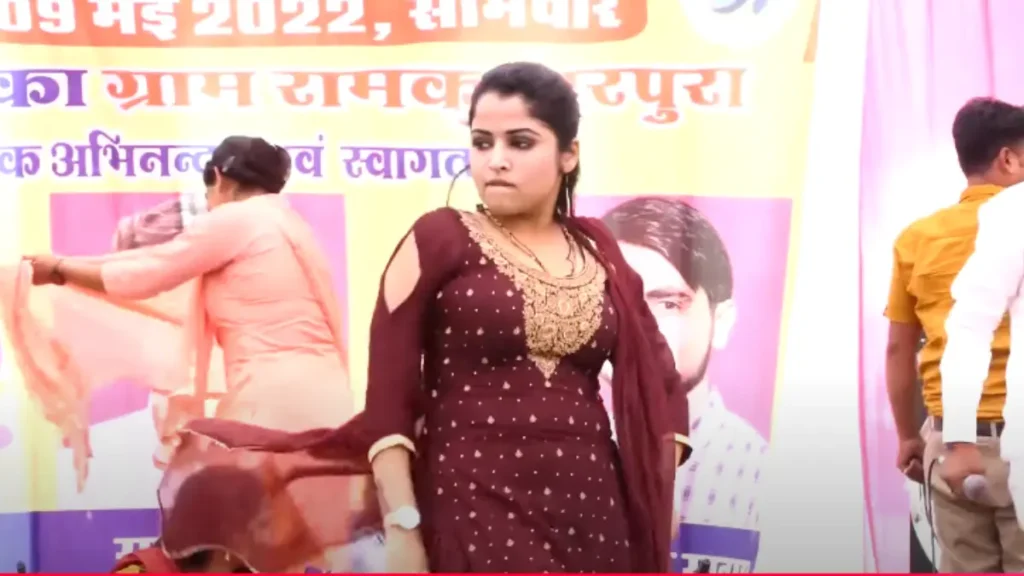 Muskaan Baby Viral Dance: स्टेज पर पानी छलके गाने पर मटकाई कमर, फैंस बोले – सपना को पीछे छोड़ा!