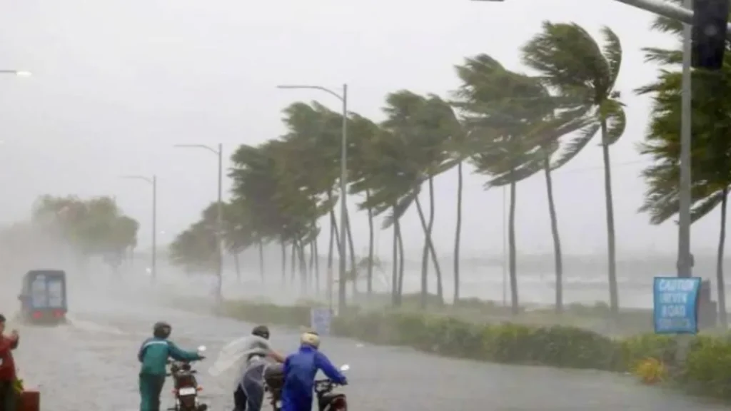 Pune Weather: मई में हो रही भारी बारिश की असली वजह क्या है? जानें कब तक रहेगा असर और कितना गिरेगा तापमान
