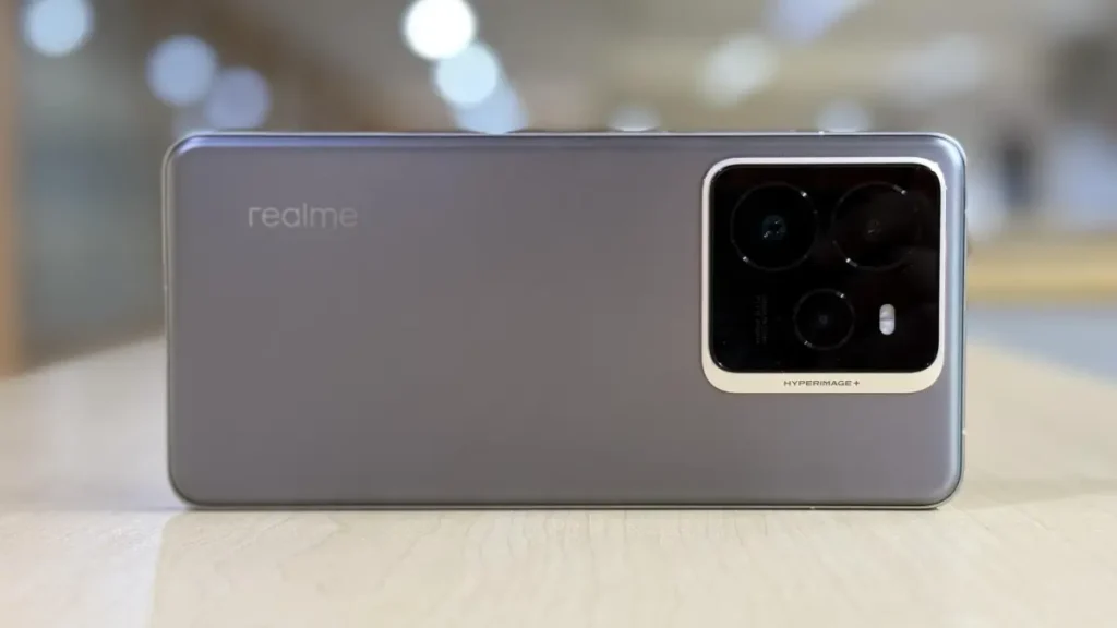 7000mAh बैटरी और 50MP कैमरा के साथ Realme GT 7T गेमिंग स्मार्टफोन हुआ लॉन्च, जानें कीमत और फीचर्स