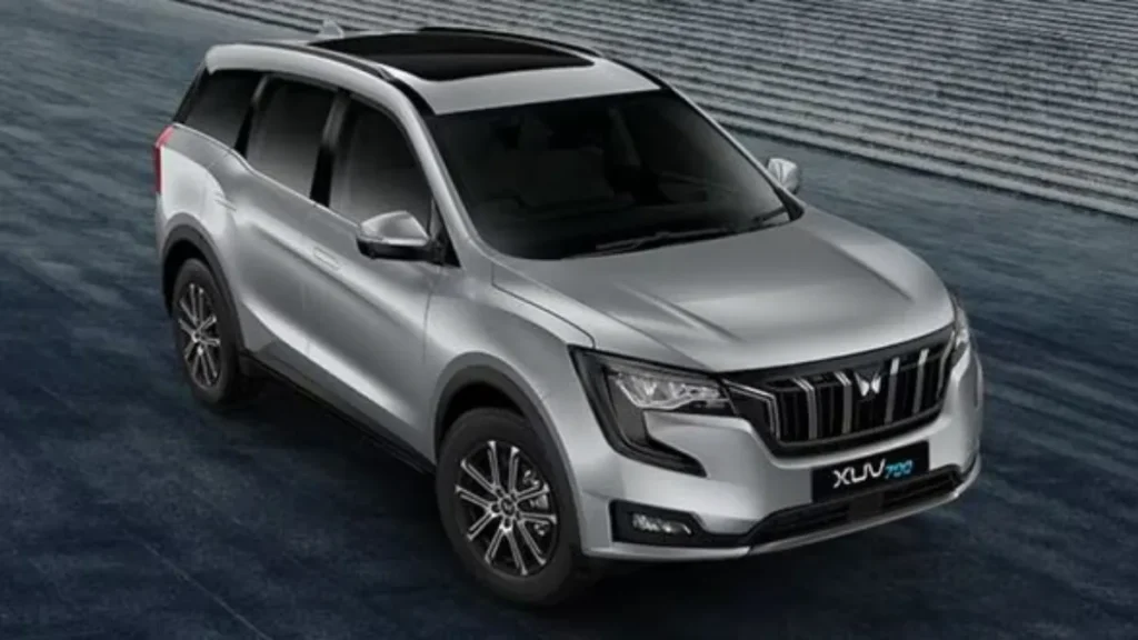 Renault Duster vs Mahindra XUV700 Facelift: 2026 में कौन मचाएगा धूम?