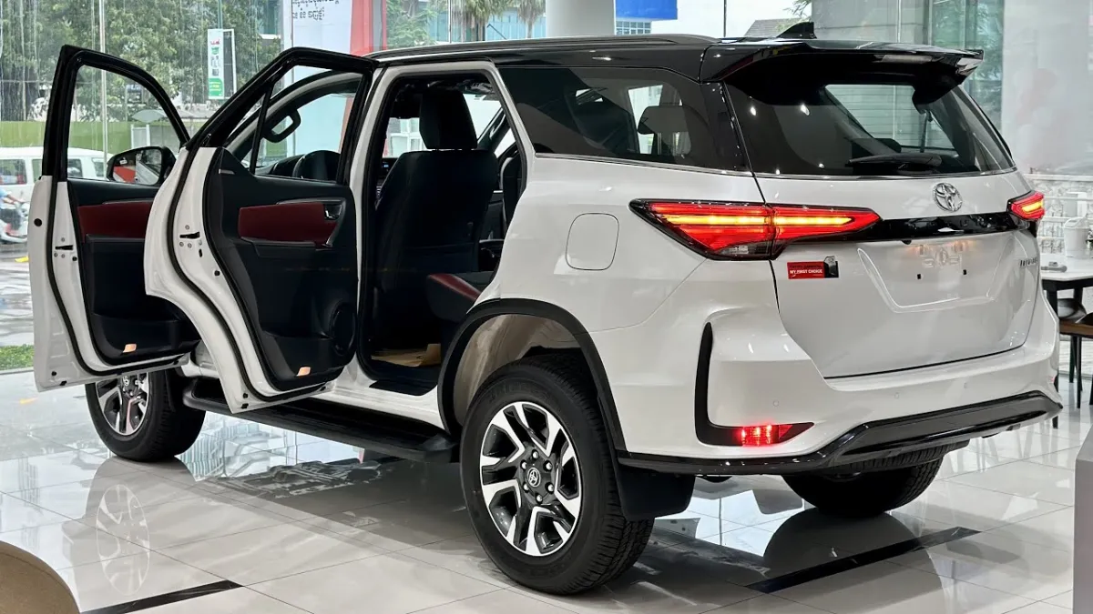 Toyota Fortuner और Legender ने भारत में पार किया 3 लाख यूनिट्स का रिकॉर्ड, जानिए कैसे बनीं देश की सबसे भरोसेमंद SUVs