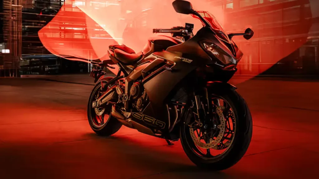 Triumph Daytona 660: इस स्पोर्ट बाइक हर युवा है दीवाना, दमदार परफॉर्मेंस और स्टाइलिश लुक, जाने कीमत