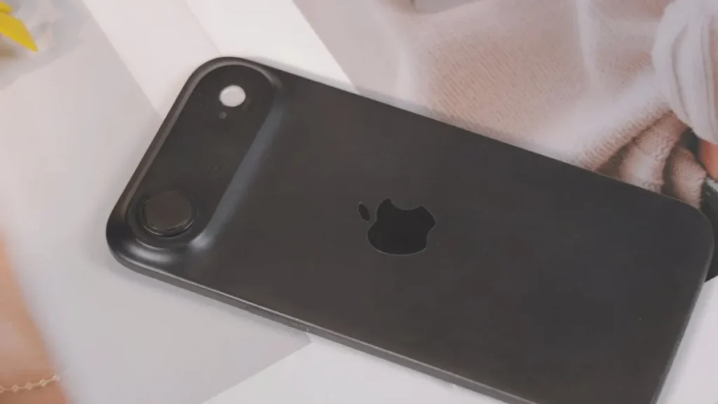 ₹1.09 लाख की कीमत और सिर्फ एक कैमरा! iPhone 17 Air के लीक ने उड़ाए होश