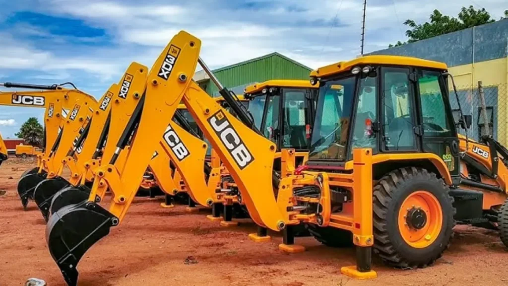 हर गांव में दिखती JCB का असली नाम क्या है? 99% लोग नहीं जानते!