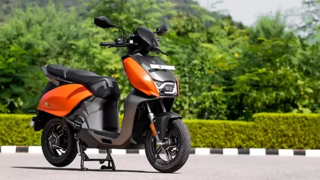 2025 में लॉन्च हो चुकीं Top 5 Electric Scooters, जो Activa को दे रही सीधी टक्कर