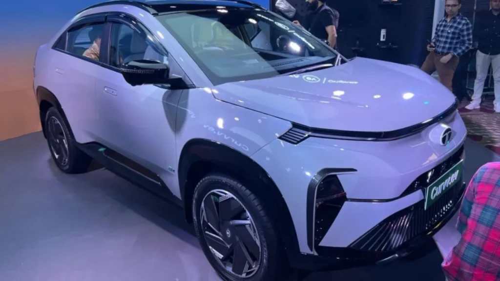 Tata Curvv EV लॉन्च होते ही मचा धमाका! 500km रेंज और स्टाइलिश लुक से चुराए दिल – जानें कीमत और फीचर्स