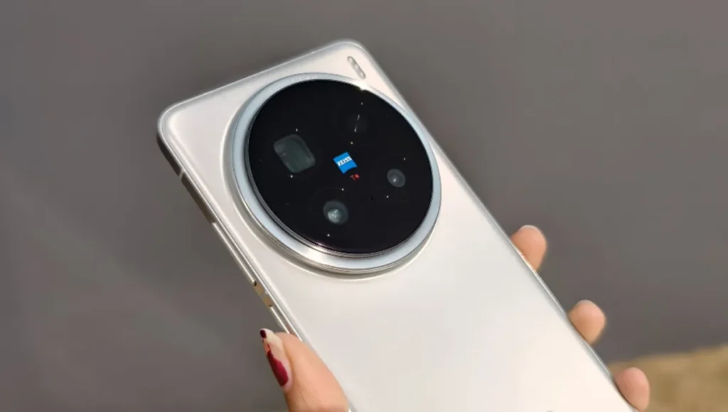 Vivo X200 Ultra: 200MP कैमरा, 12GB रैम और प्रीमियम लुक के साथ लॉन्च हुआ वीवो का नया 5G स्मार्टफोन