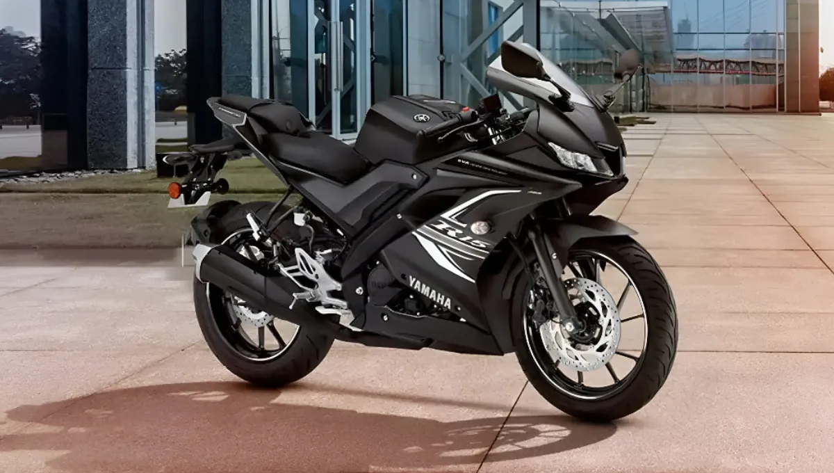 Yamaha R15 V4: 18.1 bhp की पॉवर, ट्रैक्शन कंट्रोल और TFT डिस्प्ले के साथ फिर से मचाएगी धमाल