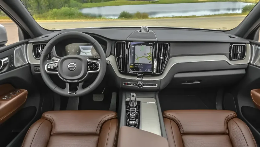Volvo XC60 Facelift भारत में लॉन्च – नई टेक्नोलॉजी, बड़ा टचस्क्रीन और कीमत ₹71.90 लाख से शुरू