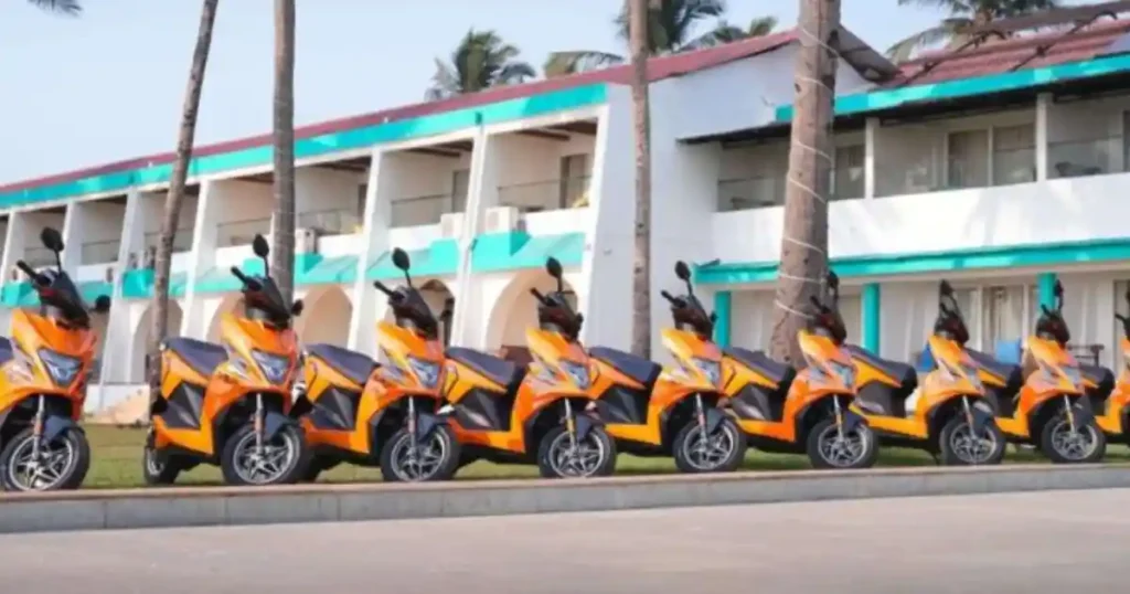 Simple Ultra Electric Scooter की कई यूनिट्स एक साथ खड़ी, भारत में लॉन्च हुआ नया इलेक्ट्रिक स्कूटर