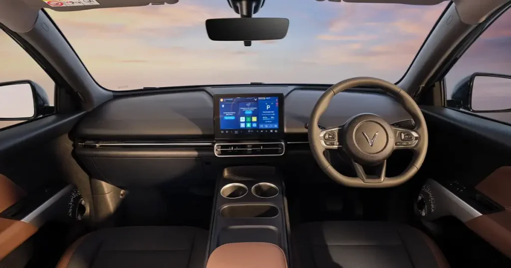 VinFast VF MPV 7 इंटीरियर 10.1 इंच टचस्क्रीन और मिनिमल डैशबोर्ड डिजाइन