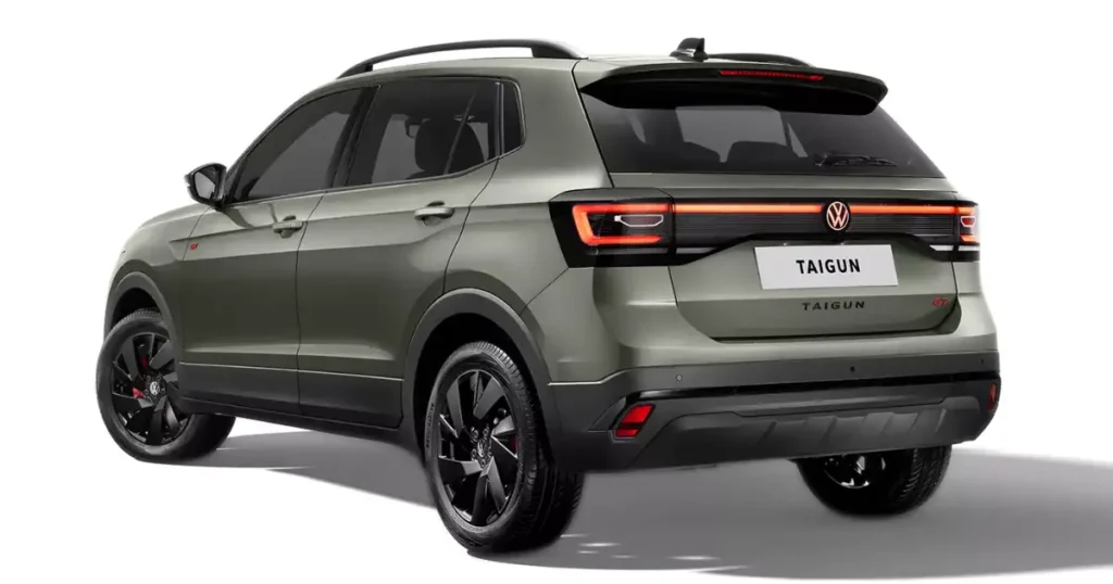 Volkswagen Taigun facelift rear design LED लाइट बार और नए अलॉय व्हील के साथ