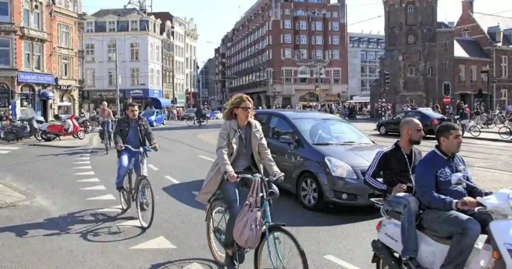 Netherlands शहर की साइक्लिंग संस्कृति, World’s Happiest Countries 2026 में शामिल